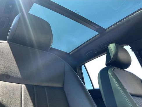 Certified 2023 Volkswagen Tiguan SE R-Line FWD image 29