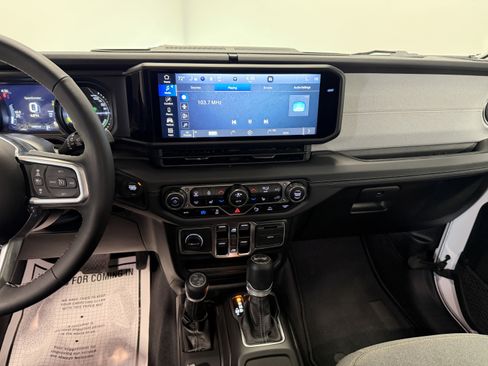 Used 2025 Jeep Wrangler Unlimited Sahara w/ Safety Group image 7