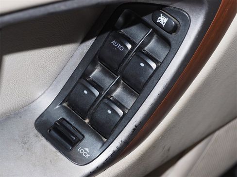 Used 2005 Subaru Outback 2.5i Limited image 18