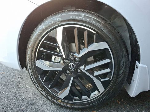 New 2025 Nissan Versa SR w/ Trunk Package image 4