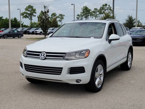 Used 2013 Volkswagen Touareg TDI AWD/4WD image 3