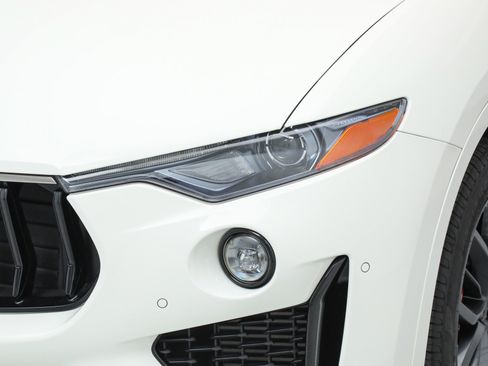 Certified 2022 Maserati Levante Modena image 9