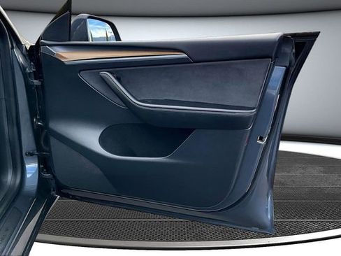 Used 2023 Tesla Model Y Long Range image 25