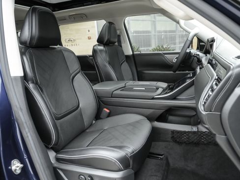 Certified 2026 INFINITI QX80 Luxe w/ Cargo Package AWD/4WD image 32