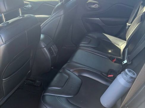 Used 2019 Jeep Cherokee Latitude Plus AWD/4WD image 9
