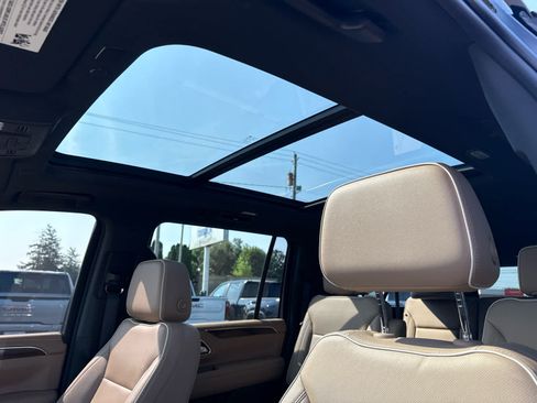 Certified 2022 Chevrolet Suburban Premier AWD/4WD image 10