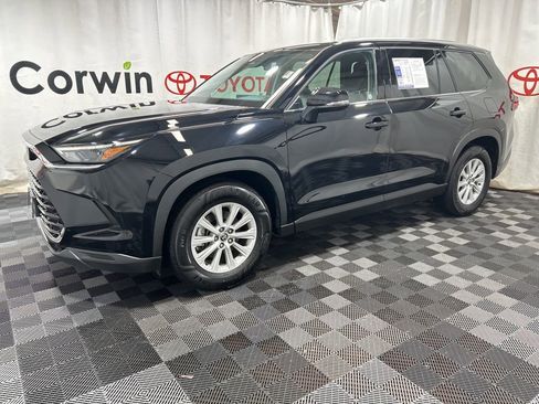 Used 2025 Toyota Grand Highlander AWD image 4