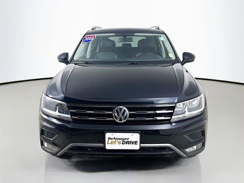 Used 2018 Volkswagen Tiguan SE w/ Panoramic Sunroof Package AWD/4WD image 4