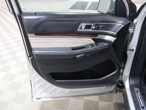 Used 2016 Ford Explorer Platinum AWD/4WD image 18