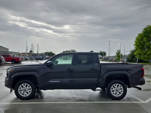 Used 2025 Toyota Tacoma SR5 AWD/4WD image 7