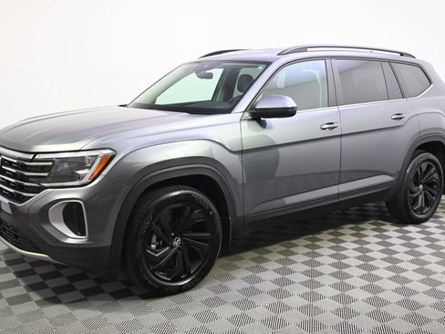 Used 2024 Volkswagen Atlas SE w/ Black Wheel Package AWD/4WD image 2