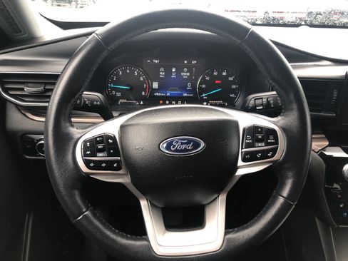 Used 2023 Ford Explorer Limited image 9