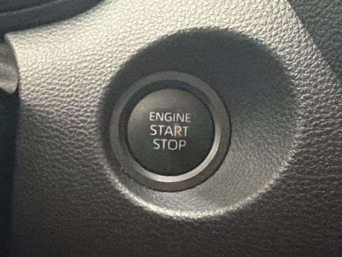 Used 2025 Toyota Corolla Cross LE FWD image 17