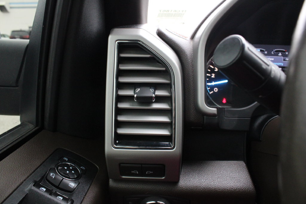 Used 2018 Ford F150 King Ranch w/ Equipment Group 601A Luxury AWD/4WD image 9