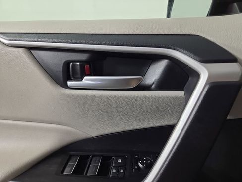 Used 2025 Toyota RAV4 XLE image 29