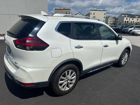 Used 2020 Nissan Rogue SV FWD image 3