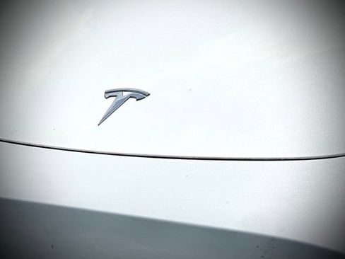 Used 2023 Tesla Model Y Long Range AWD/4WD image 6