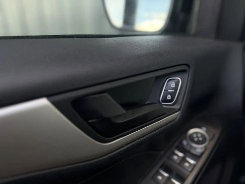 Used 2022 Ford Escape SE w/ SE Sport Appearance Package image 23