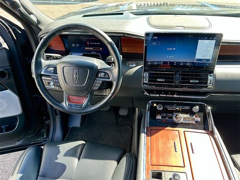Used 2022 Lincoln Navigator Reserve image 19