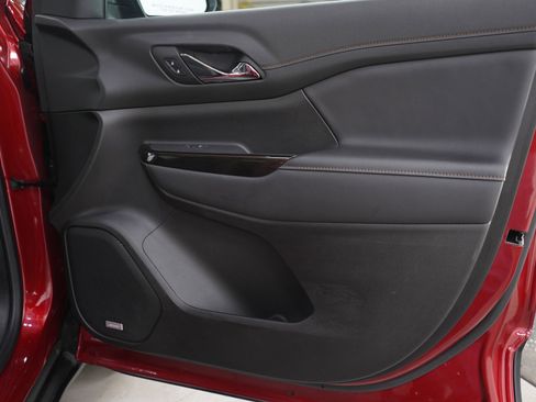 Used 2023 GMC Acadia AT4 w/ Technology Package image 9