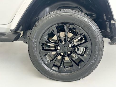 Used 2023 Jeep Wrangler Altitude image 30