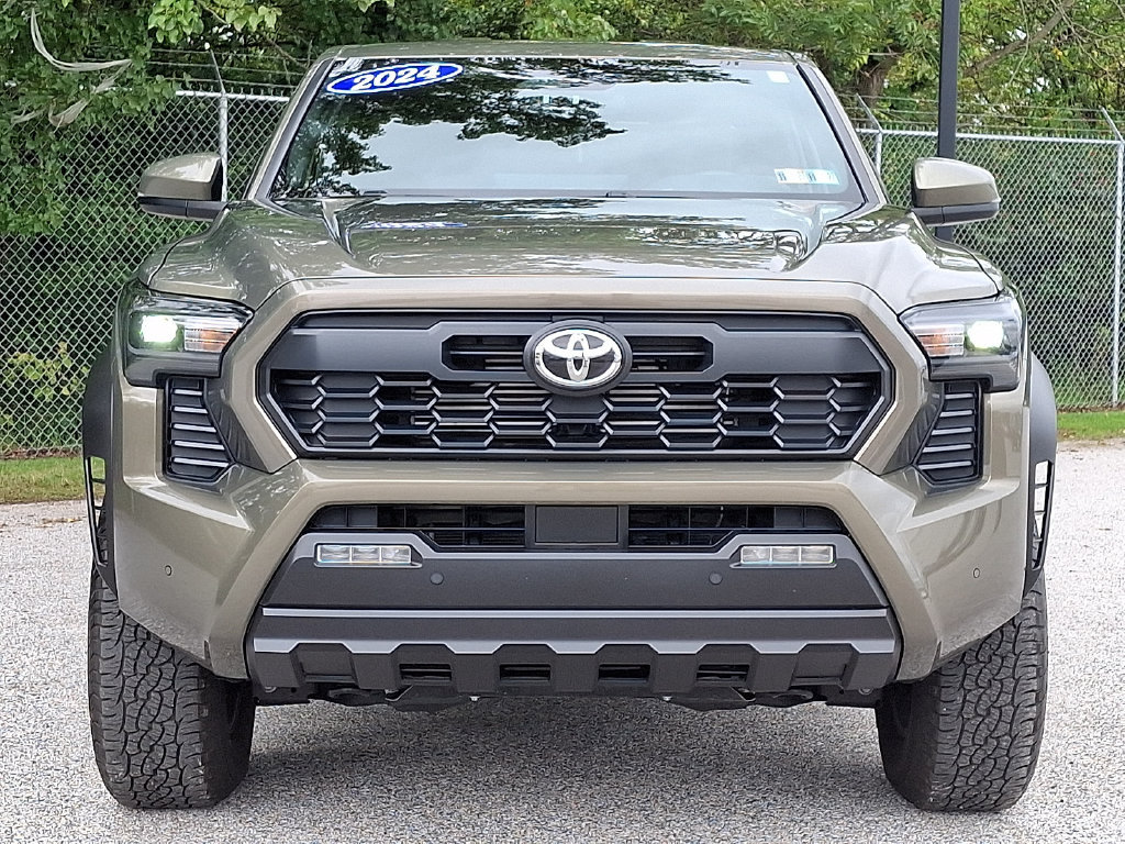 Used 2024 Toyota Tacoma TRD Off-Road w/ TRD Off Road Upgrade Package AWD/4WD image 5