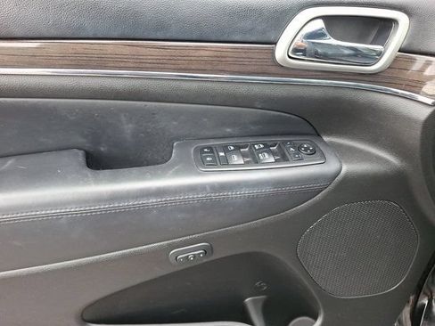 Used 2018 Jeep Grand Cherokee Overland AWD/4WD image 16