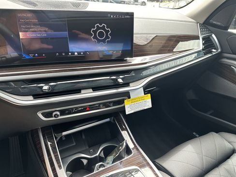 Certified 2025 BMW X7 xDrive40i w/ Premium Package image 25