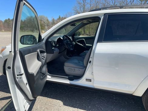 Used 2009 Toyota RAV4 Limited AWD/4WD image 4