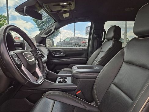 Used 2023 GMC Yukon XL SLT AWD/4WD image 35