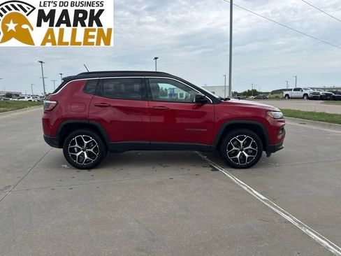 Used 2025 Jeep Compass Limited AWD/4WD image 6