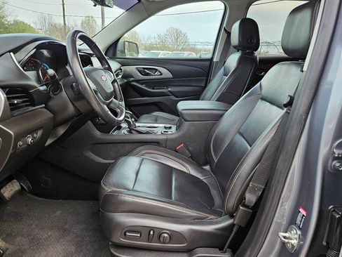 Used 2021 Chevrolet Traverse LT w/ LT Premium Package image 16