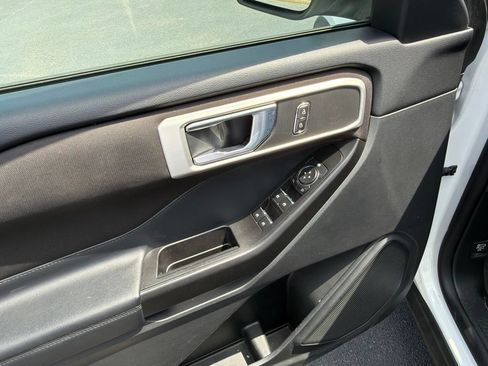 Used 2020 Ford Explorer XLT RWD image 6