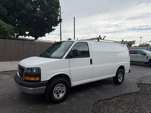 Used 2022 GMC Savana 2500 w/ Chrome Appearance Package RWD image 6