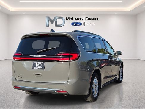 Used 2022 Chrysler Pacifica Touring-L FWD image 5