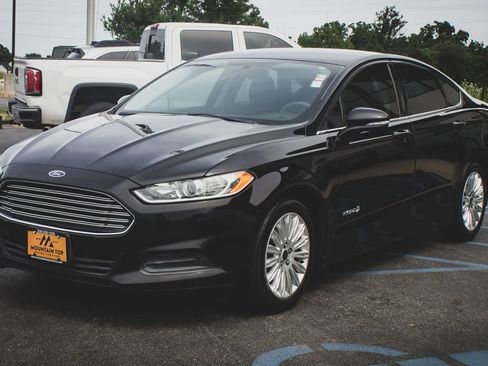 Used 2016 Ford Fusion SE FWD image 15