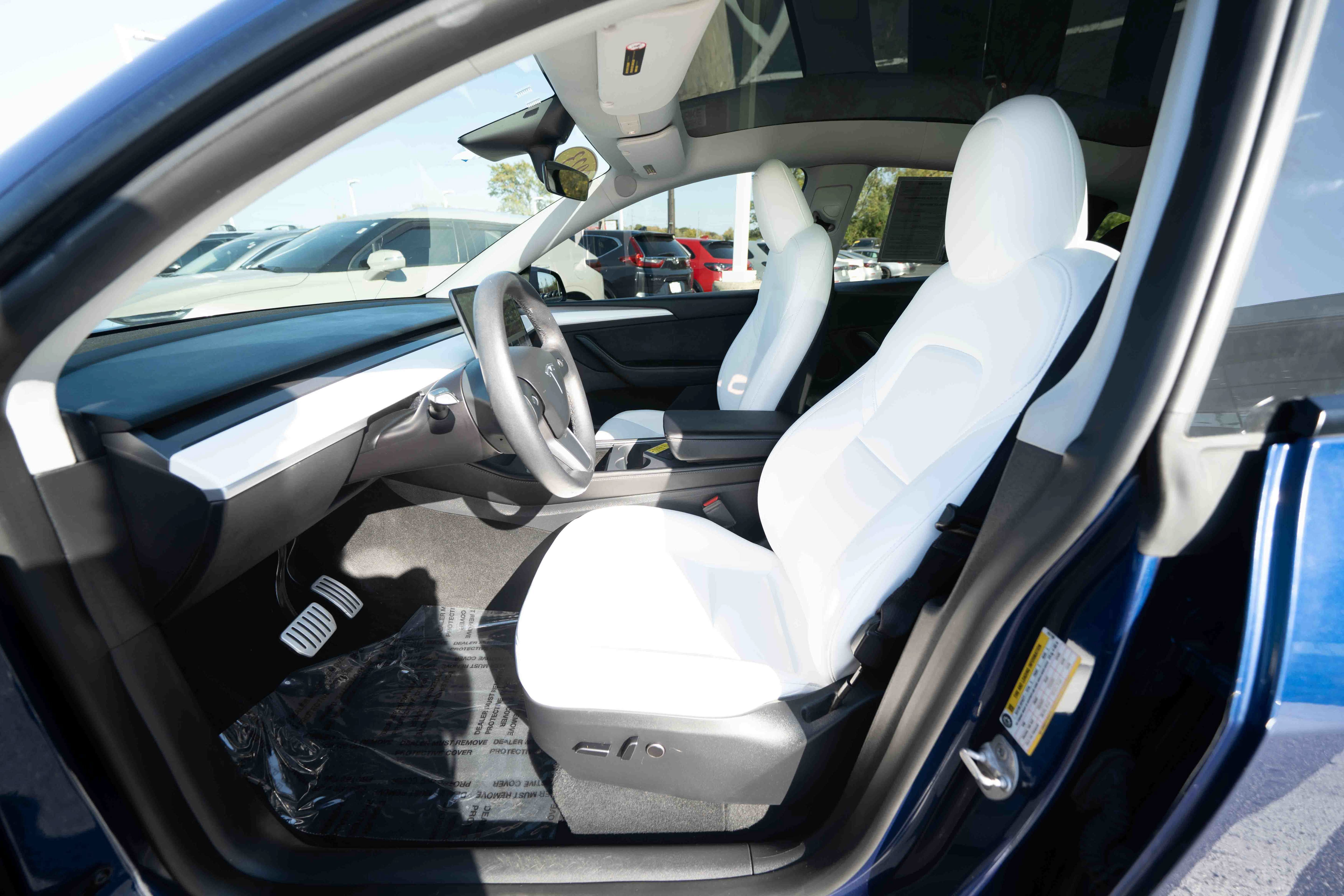 Used 2023 Tesla Model Y Performance AWD/4WD image 9