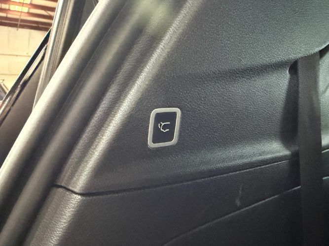 Used 2025 Chrysler Pacifica Select FWD image 28