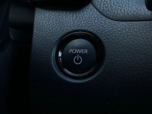 Used 2025 Toyota Camry SE image 29