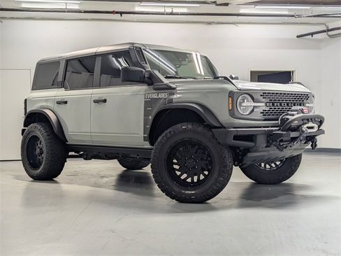 Used 2022 Ford Bronco Everglades image 2