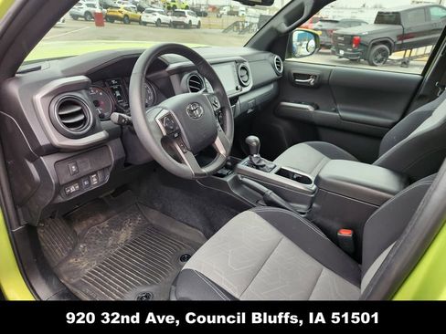 Used 2023 Toyota Tacoma TRD Off-Road image 16