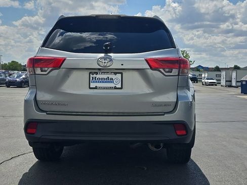 Used 2019 Toyota Highlander XLE AWD/4WD image 6