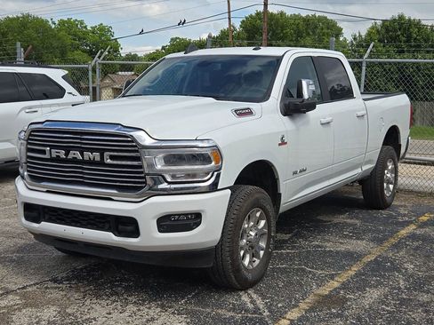 Used 2024 RAM 2500 Laramie AWD/4WD image 4