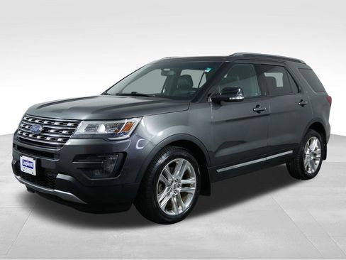 Used 2016 Ford Explorer XLT w/ Equipment Group 202A AWD/4WD image 5
