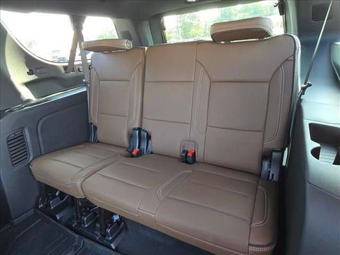 New 2026 Chevrolet Suburban High Country AWD/4WD image 16