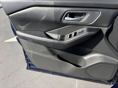 Used 2025 Nissan Rogue SV FWD image 18