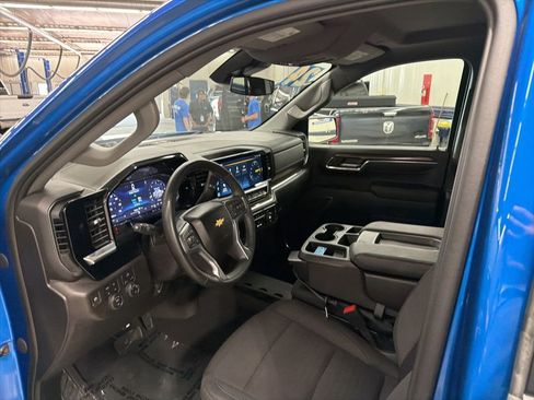 Used 2024 Chevrolet Silverado 1500 LT w/ Z71 Off-Road Package AWD/4WD image 20