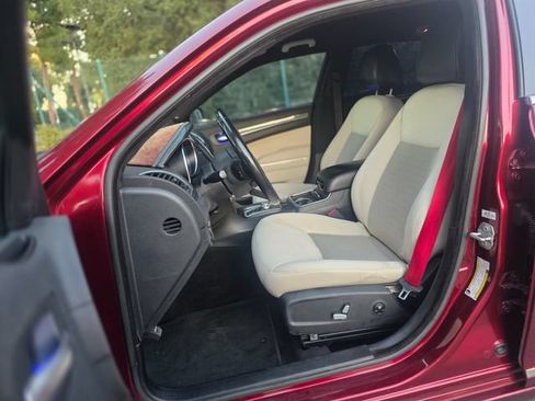 Used 2018 Chrysler 300 Touring w/ Chrome Appearance Package RWD image 19