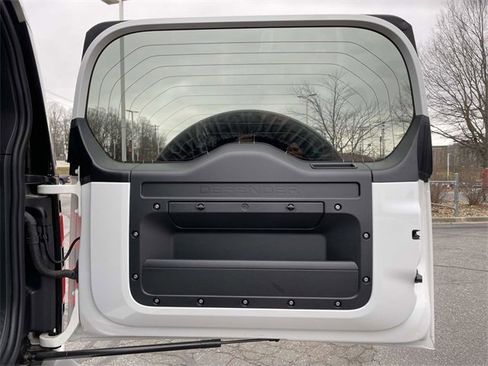 Used 2023 Land Rover Defender 110 S image 14