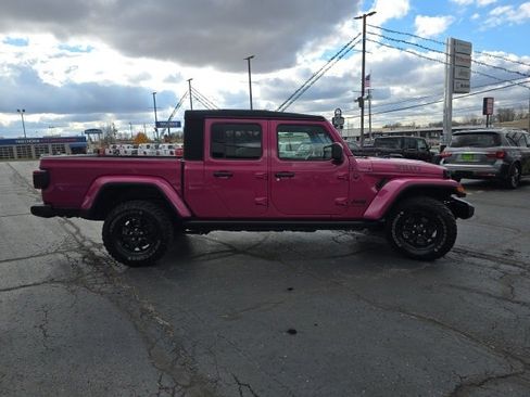 Used 2024 Jeep Gladiator Sport image 9
